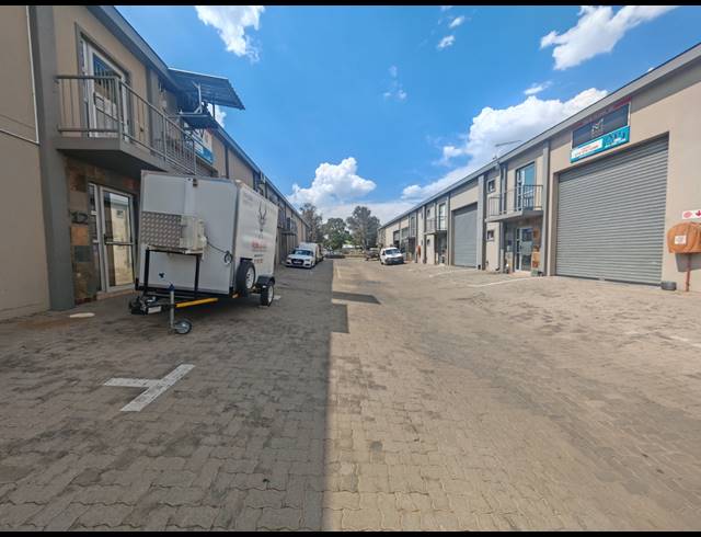 169M² WAREHOUSE TO LET IN CITY DEEP